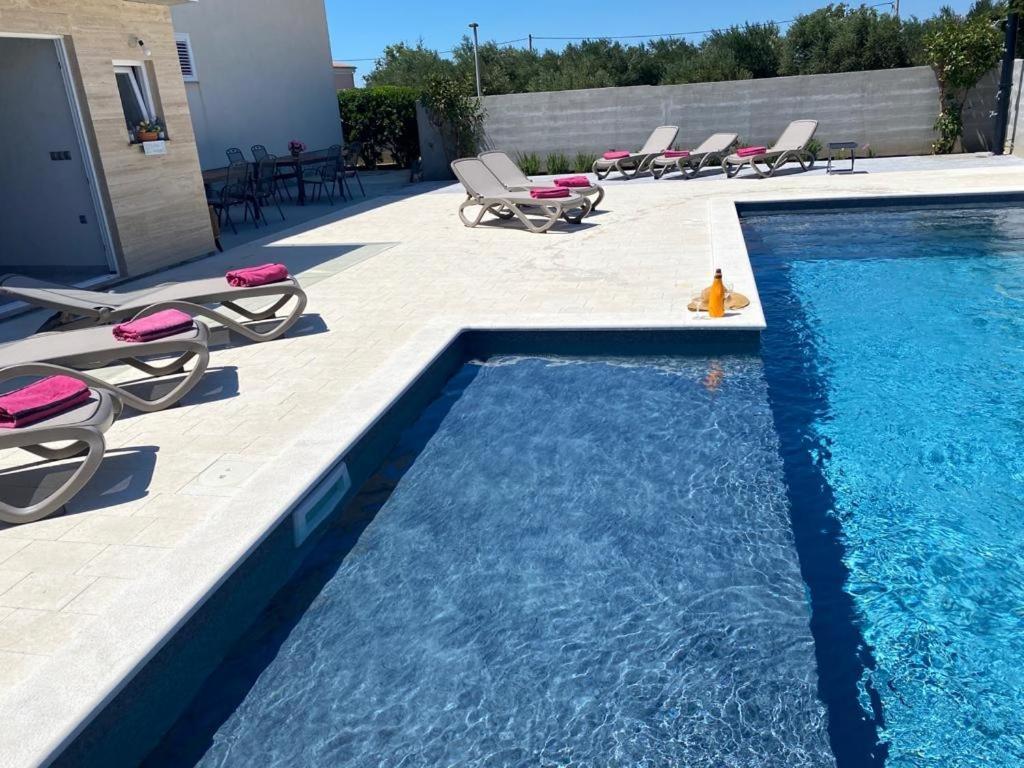 Croliday Apartment With Pool Nin Vrsi Exterior photo