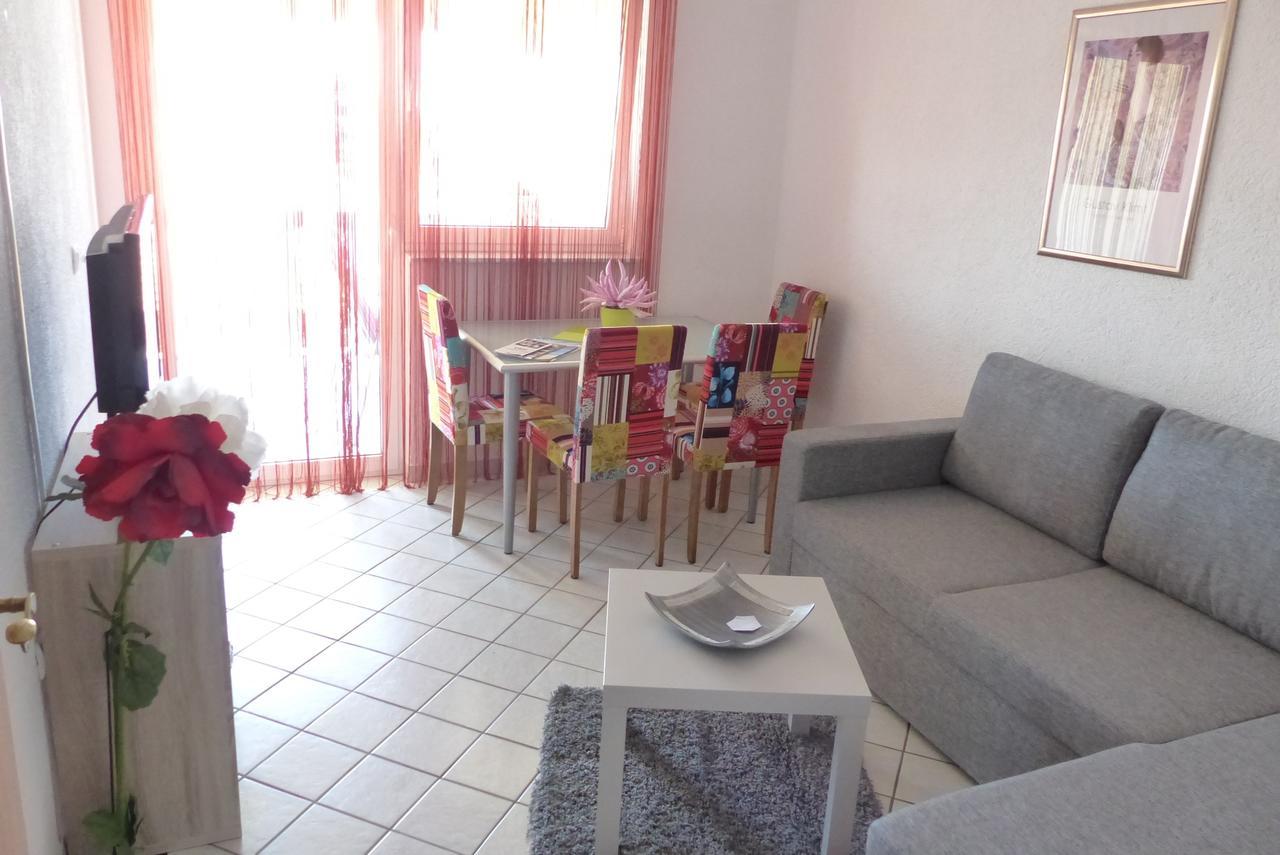 Croliday Apartment With Pool Nin Vrsi Exterior photo