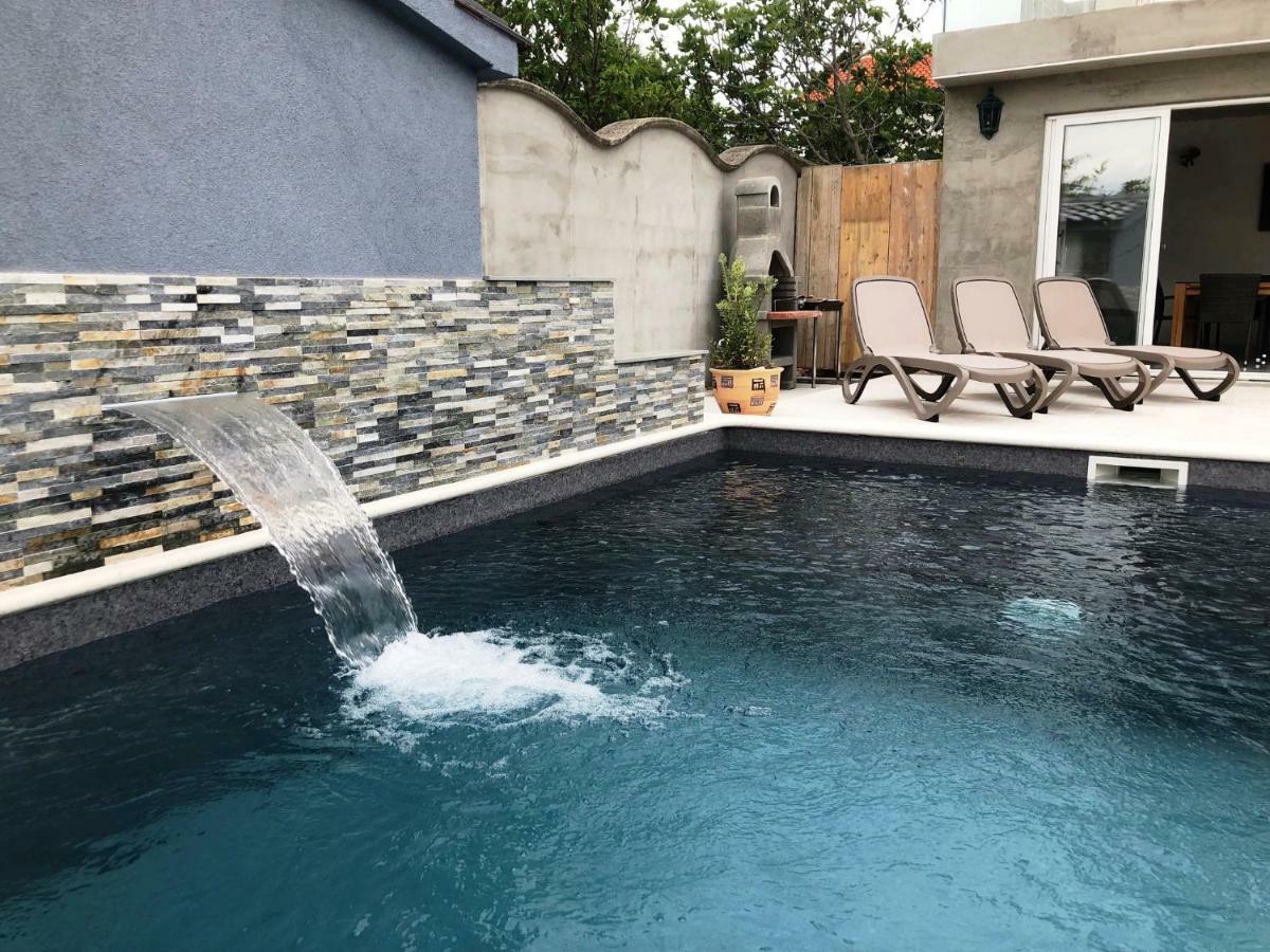 Croliday Apartment With Pool Nin Vrsi Room photo